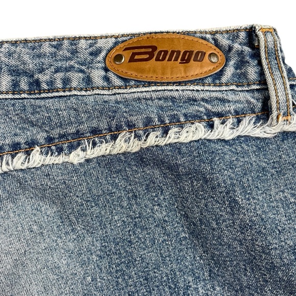 Bongo. Frayed Side Seam Low Rise Flare Jeans. Size 7 - Picture 4 of 8